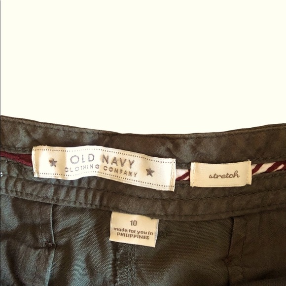 Old Navy Hunter Green Pleated Stretch Mid Rise Cuffed Shorts size 10 - Picture 4 of 9